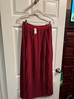 aerie Pleated Midi Skirt in Burgundy Red